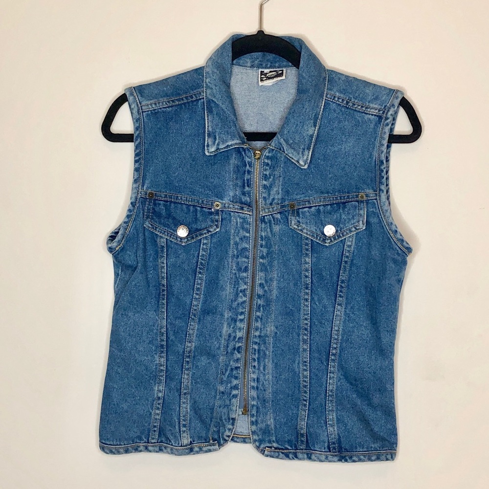 Fitted jean vest with zip up front